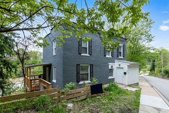 1320 Pioneer Ave, Brookline, PA 15226