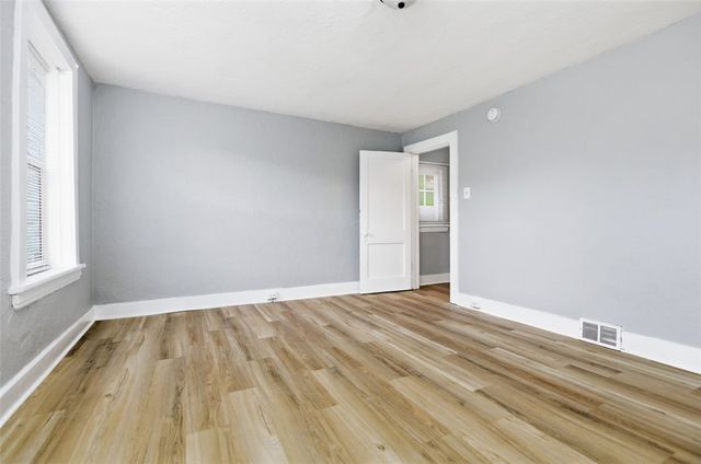 1320 Pioneer Ave, Brookline, PA 15226