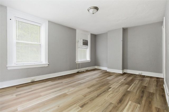 1320 Pioneer Ave, Brookline, PA 15226