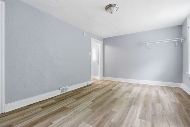 1320 Pioneer Ave, Brookline, PA 15226
