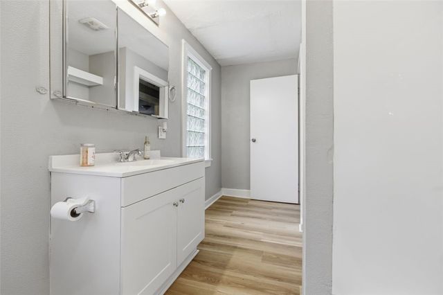 1320 Pioneer Ave, Brookline, PA 15226