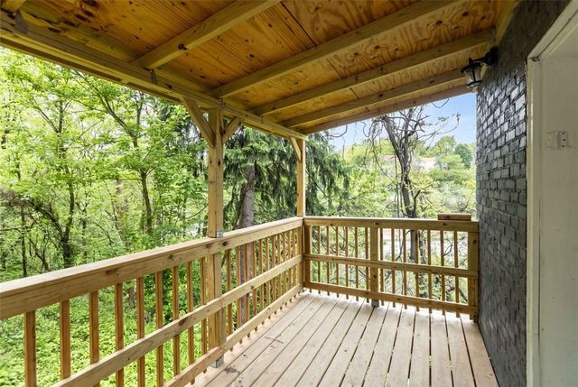 1320 Pioneer Ave, Brookline, PA 15226