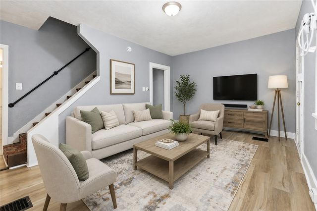 1320 Pioneer Ave, Brookline, PA 15226