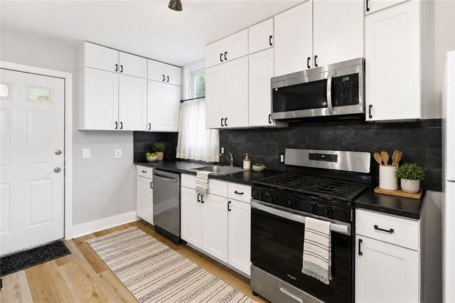 1320 Pioneer Ave, Brookline, PA 15226