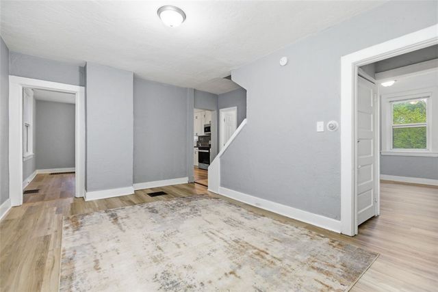 1320 Pioneer Ave, Brookline, PA 15226