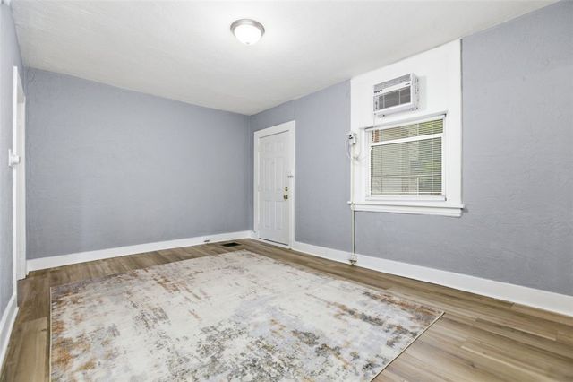 1320 Pioneer Ave, Brookline, PA 15226