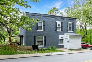 1320 Pioneer Ave, Brookline, PA 15226