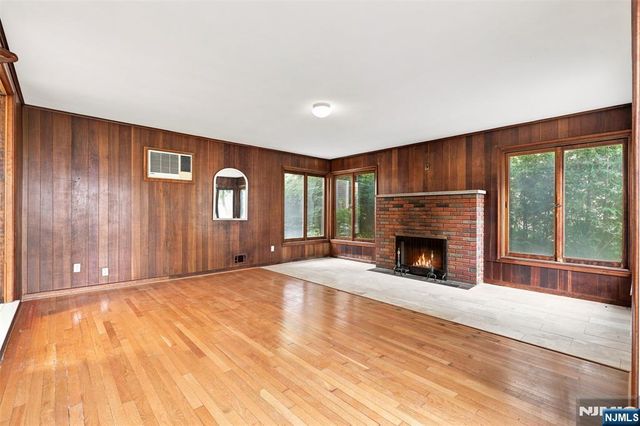 182 14th, Cresskill, NJ 07626