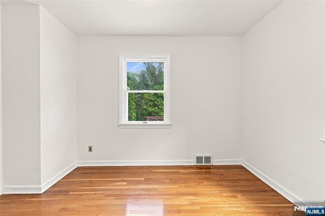 182 14th, Cresskill, NJ 07626