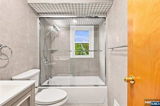 182 14th, Cresskill, NJ 07626