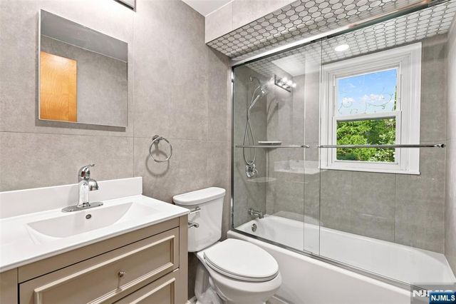 182 14th, Cresskill, NJ 07626