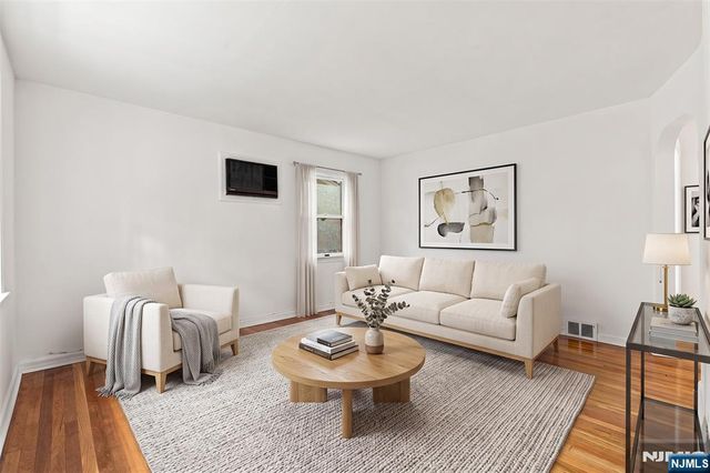 182 14th, Cresskill, NJ 07626