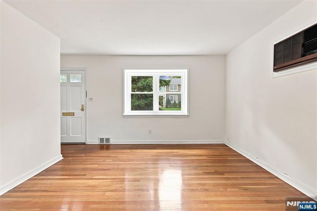 182 14th, Cresskill, NJ 07626