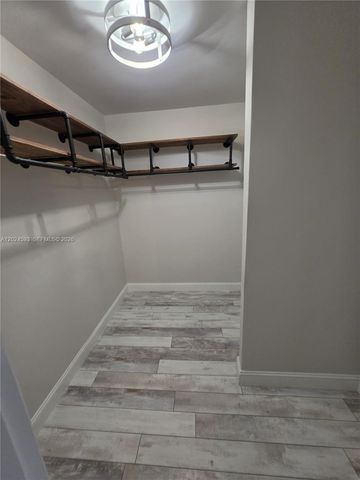 9090 NW 11th Ct, Plantation, FL 33322