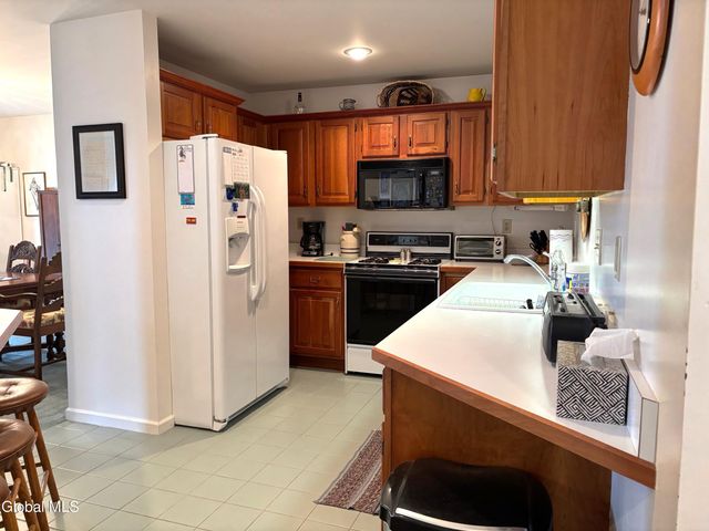 16 Pepper Lane, Greenfield, NY 12866