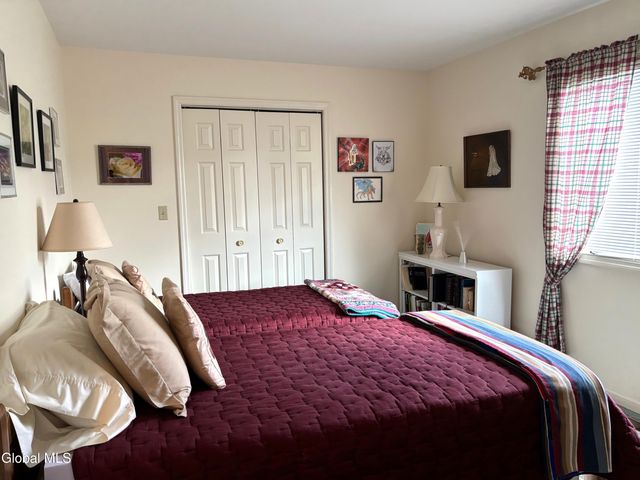 16 Pepper Lane, Greenfield, NY 12866