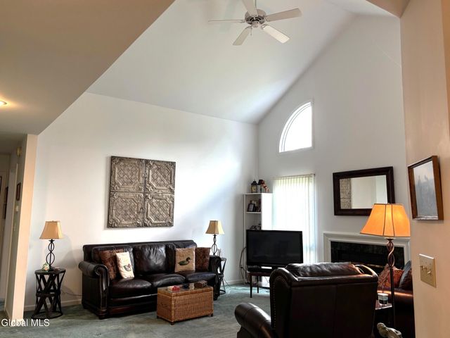 16 Pepper Lane, Greenfield, NY 12866