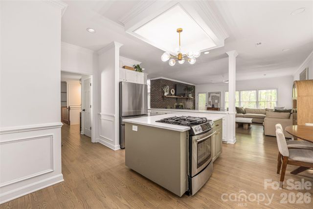 1800 Chestnut Lane, Matthews, NC 28104