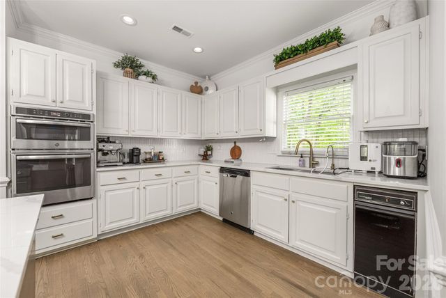 1800 Chestnut Lane, Matthews, NC 28104