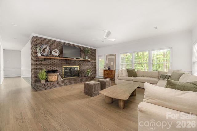 1800 Chestnut Lane, Matthews, NC 28104