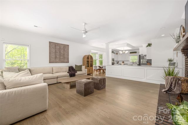 1800 Chestnut Lane, Matthews, NC 28104