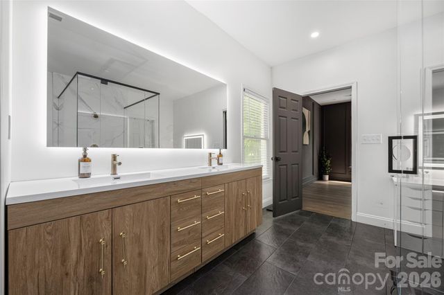 1800 Chestnut Lane, Matthews, NC 28104