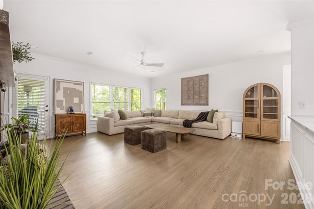 1800 Chestnut Lane, Matthews, NC 28104