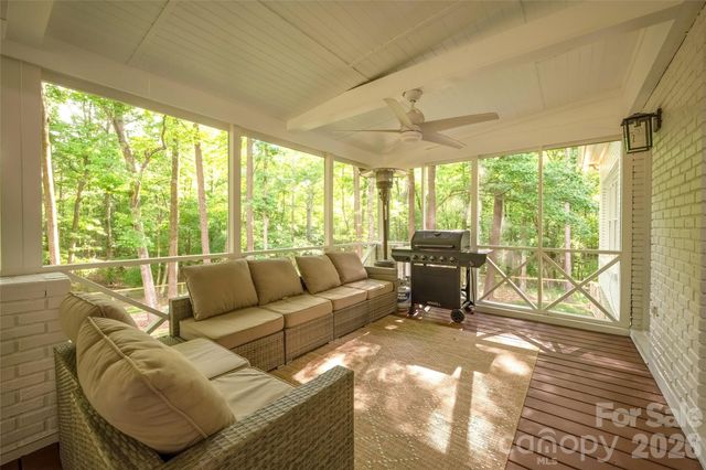 1800 Chestnut Lane, Matthews, NC 28104