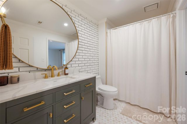 1800 Chestnut Lane, Matthews, NC 28104