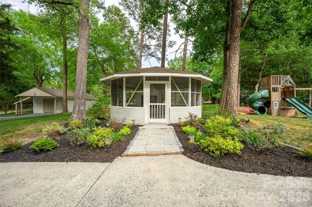 1800 Chestnut Lane, Matthews, NC 28104