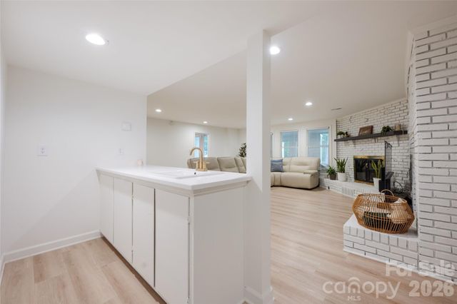 1800 Chestnut Lane, Matthews, NC 28104