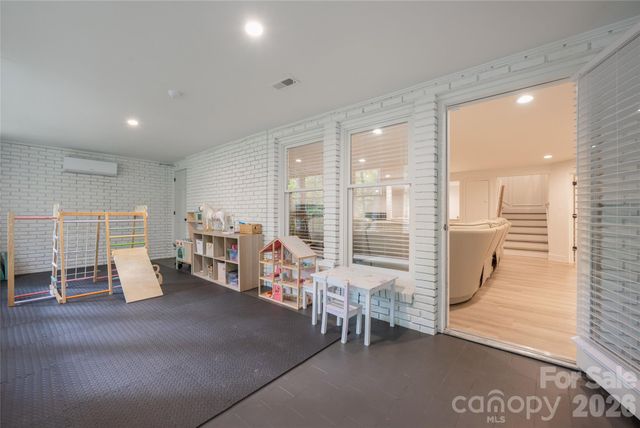 1800 Chestnut Lane, Matthews, NC 28104