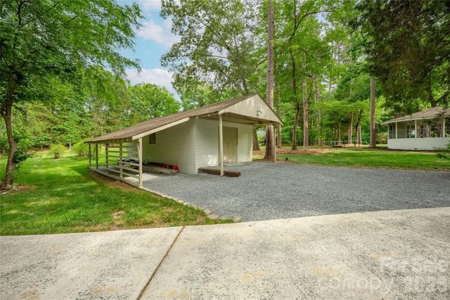 1800 Chestnut Lane, Matthews, NC 28104