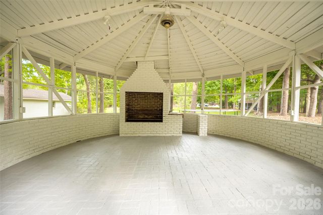 1800 Chestnut Lane, Matthews, NC 28104