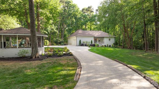 1800 Chestnut Lane, Matthews, NC 28104