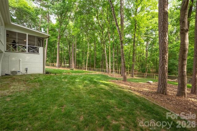 1800 Chestnut Lane, Matthews, NC 28104