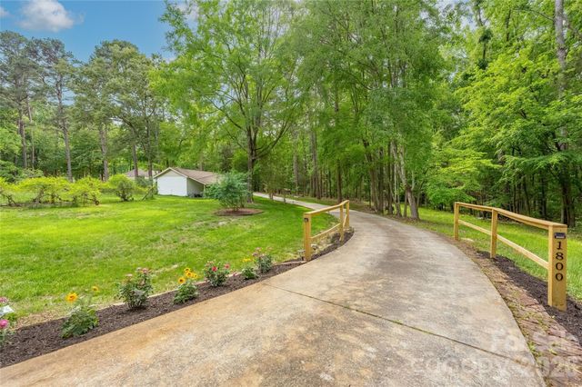 1800 Chestnut Lane, Matthews, NC 28104