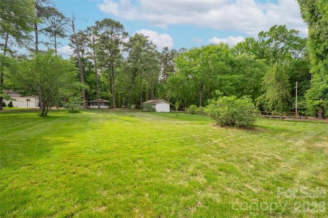 1800 Chestnut Lane, Matthews, NC 28104