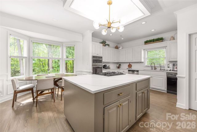 1800 Chestnut Lane, Matthews, NC 28104