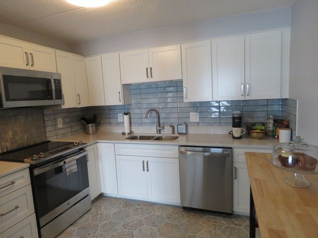 200 Cove Way 612, Quincy, MA 02169