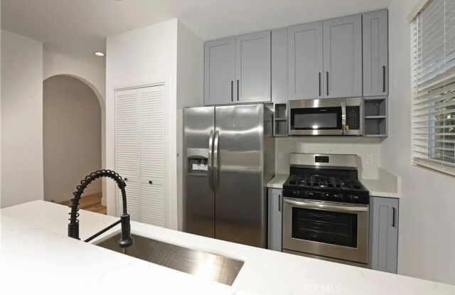 4539 St Elmo Drive, Los Angeles, CA 90019