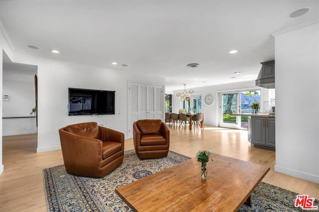 2324 Banyan Drive, Los Angeles, CA 90049