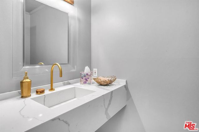 2324 Banyan Drive, Los Angeles, CA 90049