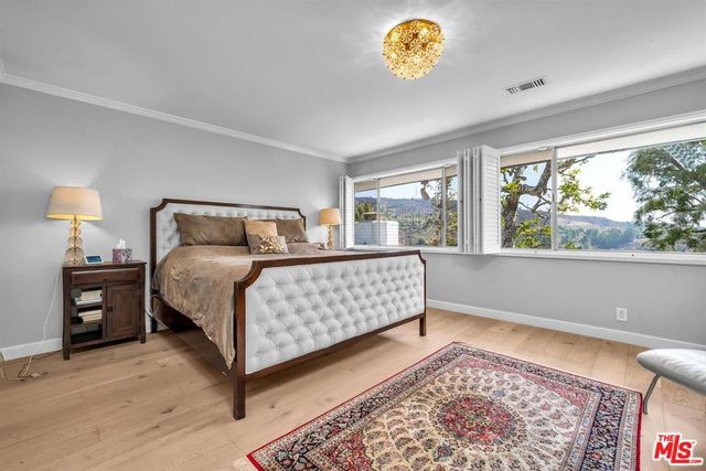 2324 Banyan Drive, Los Angeles, CA 90049