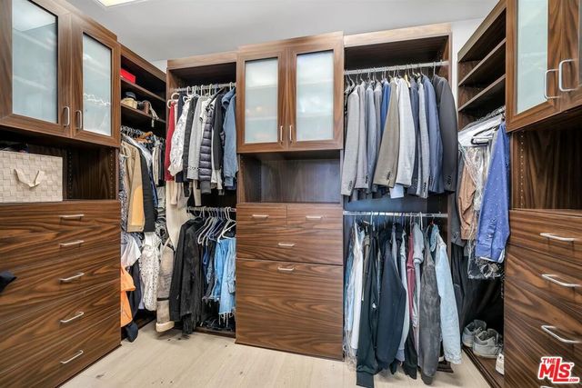 2324 Banyan Drive, Los Angeles, CA 90049