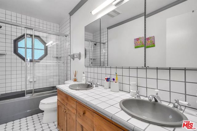 2324 Banyan Drive, Los Angeles, CA 90049