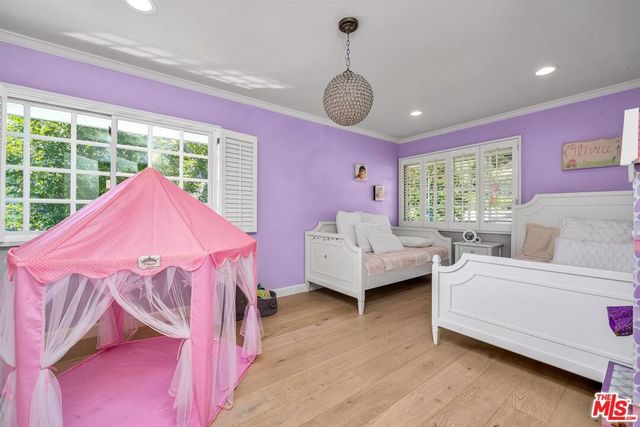 2324 Banyan Drive, Los Angeles, CA 90049