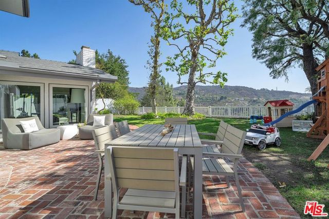 2324 Banyan Drive, Los Angeles, CA 90049