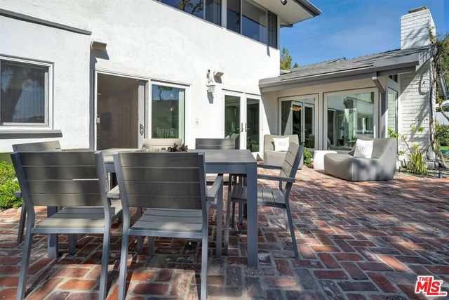 2324 Banyan Drive, Los Angeles, CA 90049