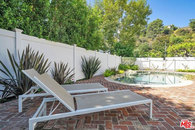 2324 Banyan Drive, Los Angeles, CA 90049